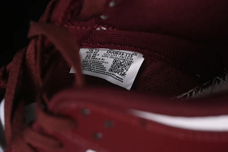 All categories Nk SB Dunk series Nk SB Dunk Low low-top sneakers Nike SB Dunk Low burgundy low-top casual sneakers DV0833-115